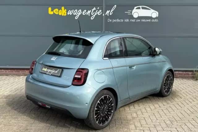 Fiat 500 (2021) thumbnail 2