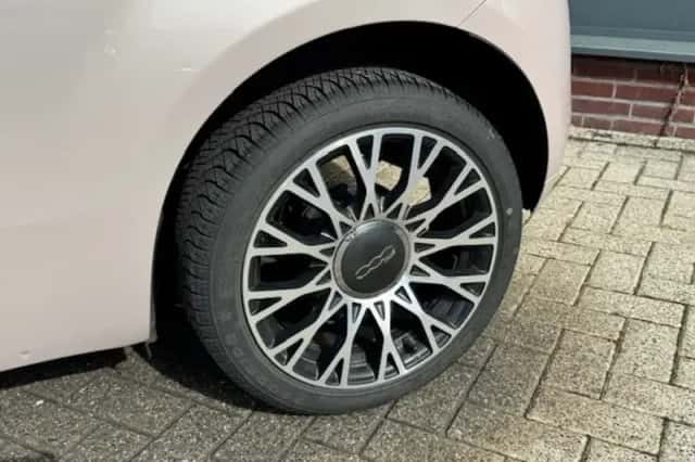 Fiat 500 (2021) thumbnail 3