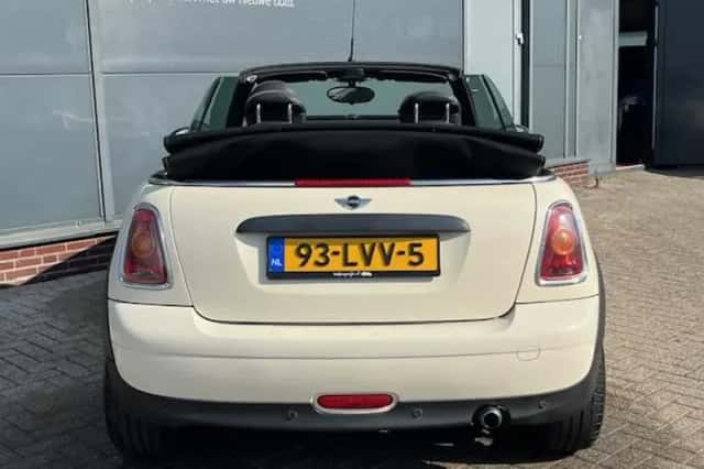 MINI Cabrio (2010) thumbnail 6
