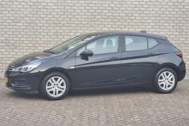 Opel Astra (2018) thumbnail 2