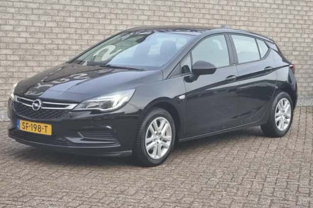 Opel Astra (2018) thumbnail 3