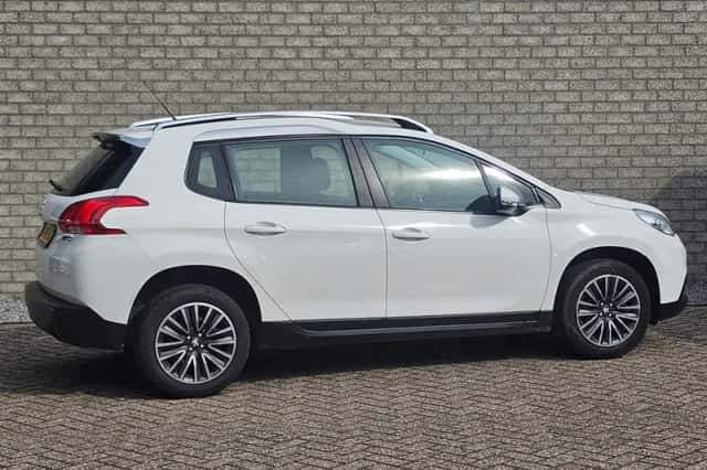 Peugeot 2008 (2016) thumbnail 4
