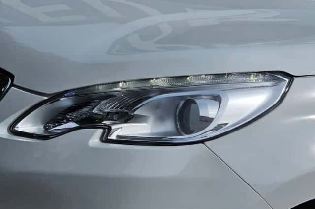 Peugeot 2008 (2016) thumbnail 6