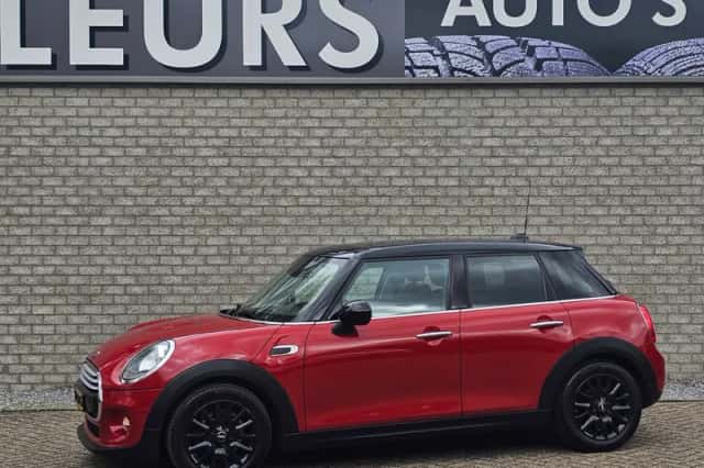 MINI Cooper (2015) thumbnail 1