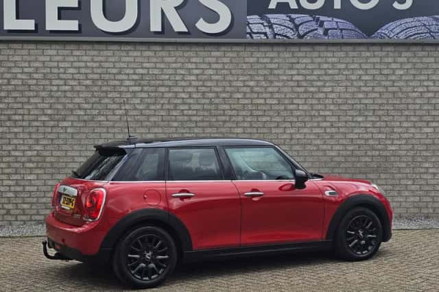 MINI Cooper (2015) thumbnail 4