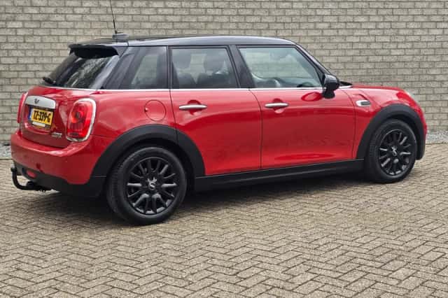 MINI Cooper (2015) thumbnail 5