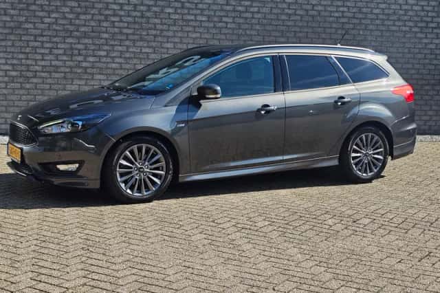 Ford Focus (2017) thumbnail 2