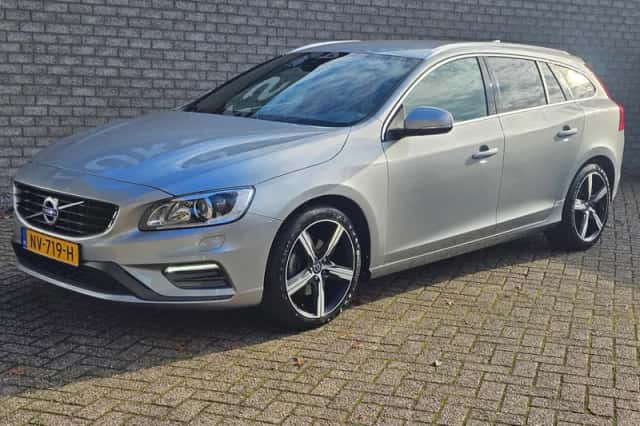 Volvo V60 (2017) thumbnail 3