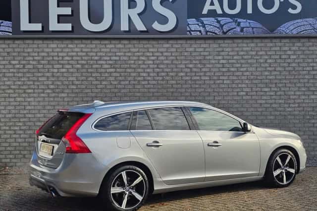 Volvo V60 (2017) thumbnail 4