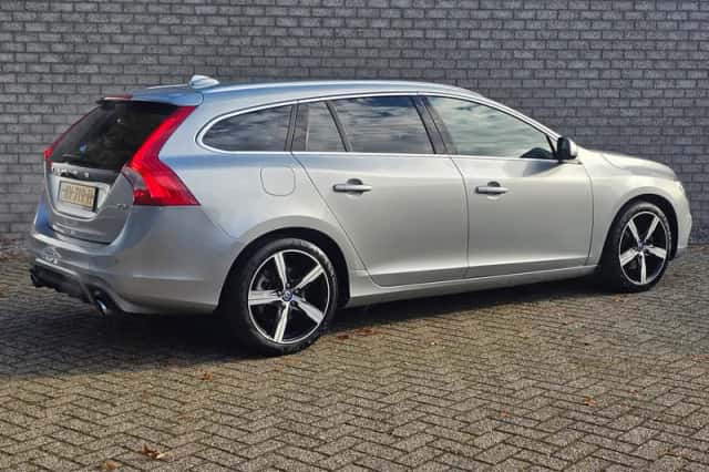 Volvo V60 (2017) thumbnail 5
