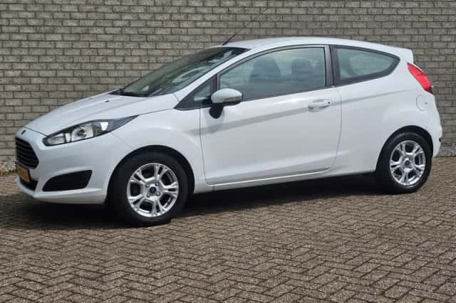 Ford Fiesta (2013) thumbnail 2