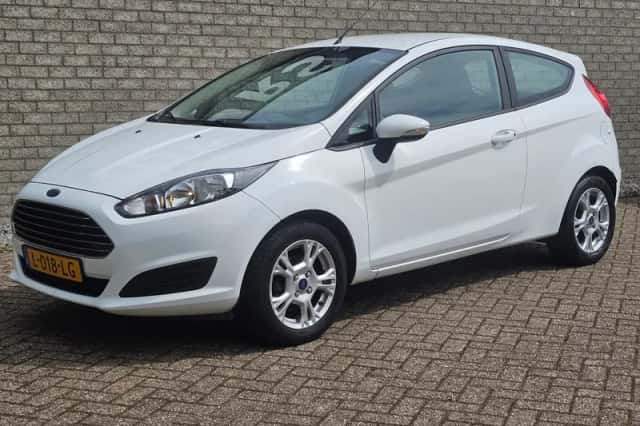 Ford Fiesta (2013) thumbnail 3
