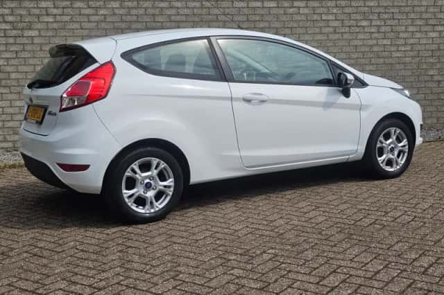 Ford Fiesta (2013) thumbnail 4