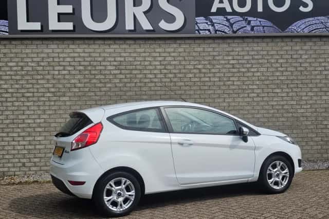 Ford Fiesta (2013) thumbnail 5