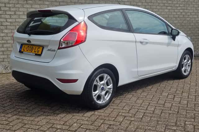 Ford Fiesta (2013) thumbnail 6