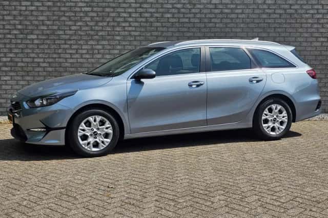 Kia Ceed (2023) thumbnail 2