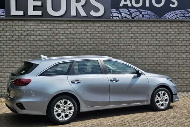 Kia Ceed (2023) thumbnail 4