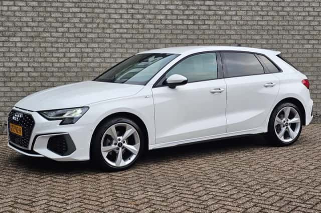 Audi A3 (2024) thumbnail 2