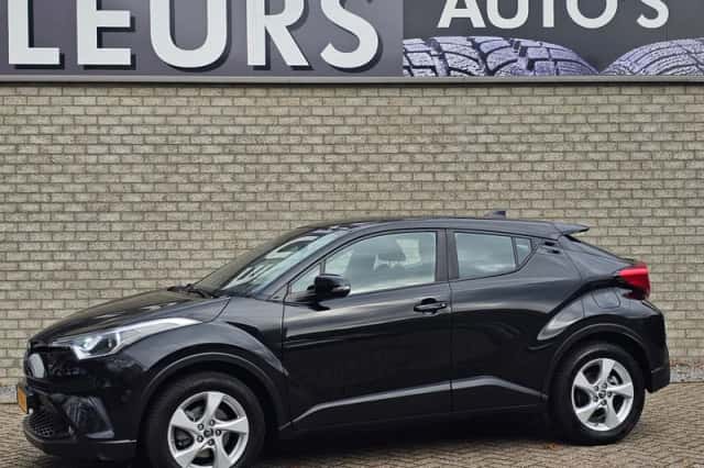Toyota C-HR (2016) thumbnail 1