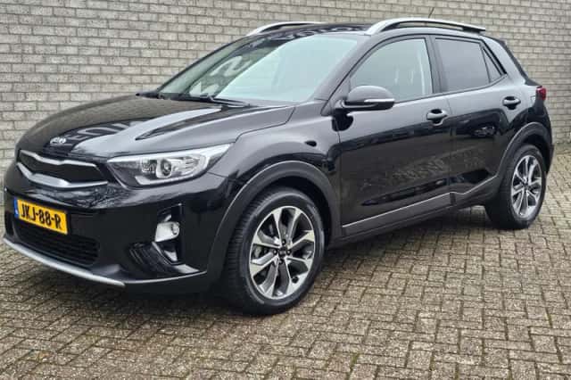 Kia Stonic (2021) thumbnail 3