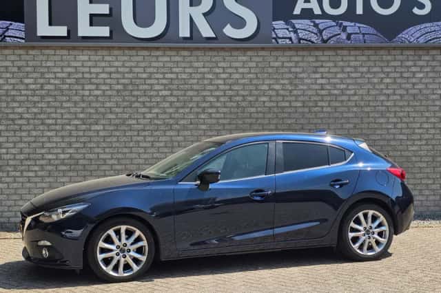 Mazda 3 (2016) thumbnail 1