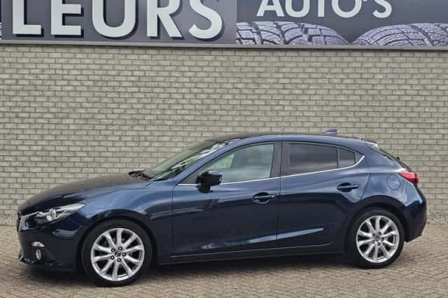 Mazda 3 (2016) thumbnail 2