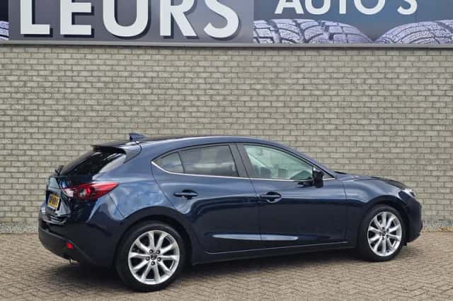 Mazda 3 (2016) thumbnail 5
