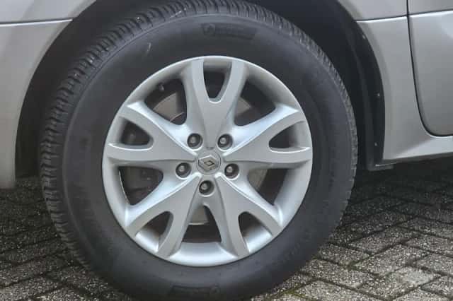 Renault Koleos (2008) thumbnail 4