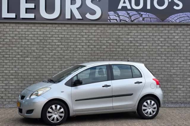 Toyota Yaris (2010) thumbnail 1