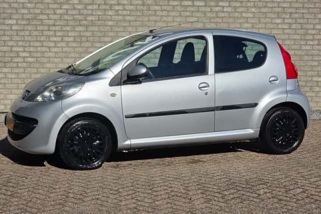 Peugeot 107 (2007) thumbnail 2