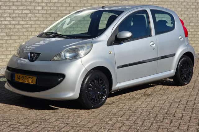 Peugeot 107 (2007) thumbnail 3
