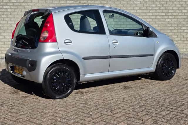 Peugeot 107 (2007) thumbnail 5