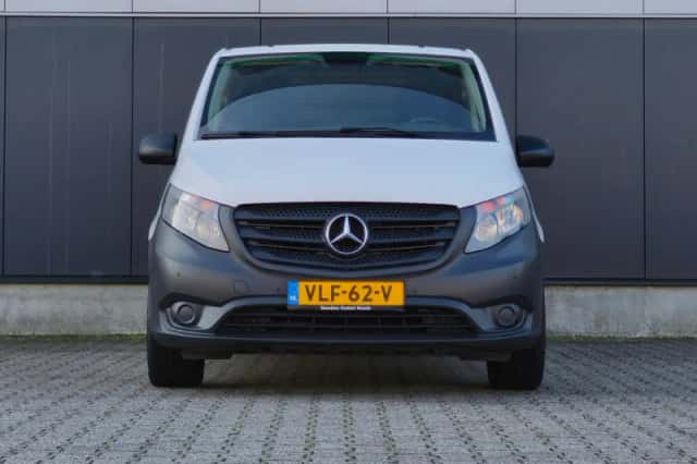 Mercedes-Benz Vito (2022) thumbnail 2