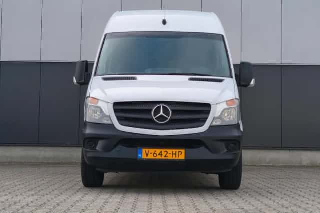 Mercedes-Benz Sprinter (2017) thumbnail 2