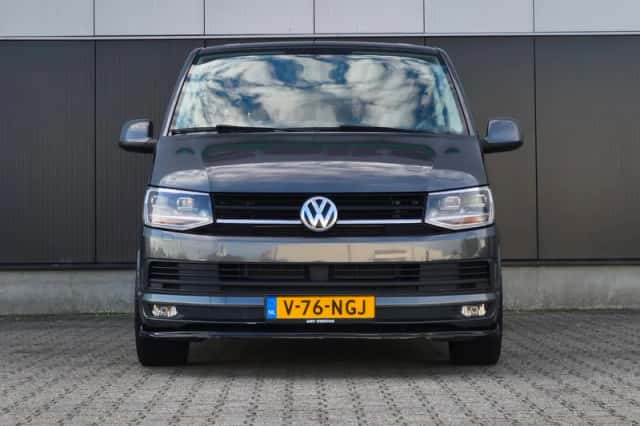 Volkswagen Transporter (2017) thumbnail 2