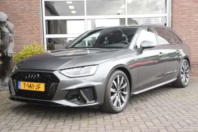 Audi A4 (2023) thumbnail 1