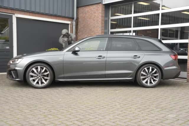 Audi A4 (2023) thumbnail 2