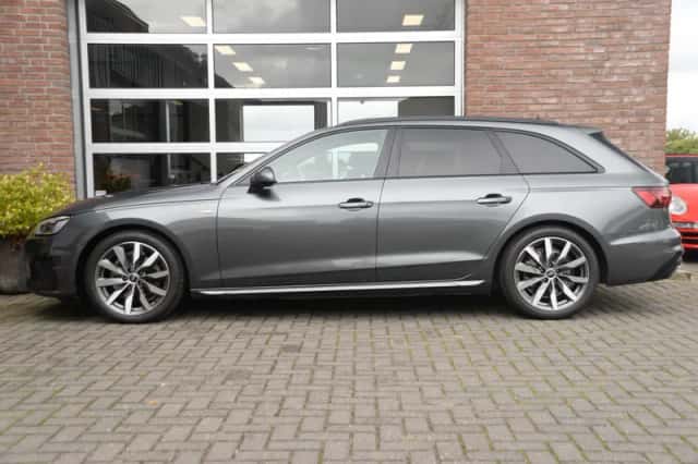 Audi A4 (2023) thumbnail 3