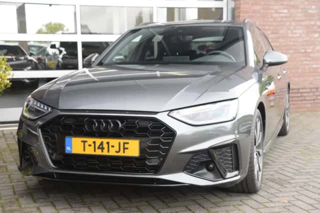 Audi A4 (2023) thumbnail 4