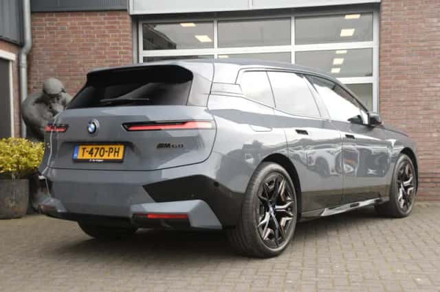 BMW iX (2023) thumbnail 6