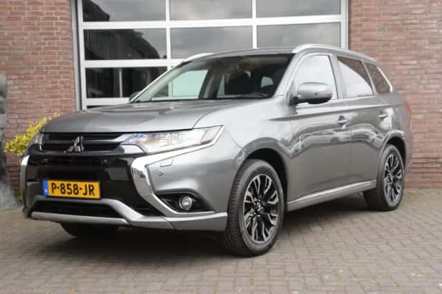 Mitsubishi Outlander (2016) thumbnail 1