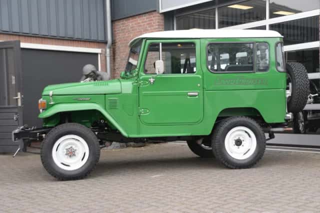 Toyota Land Cruiser (1981) thumbnail 3