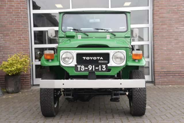 Toyota Land Cruiser (1981) thumbnail 4