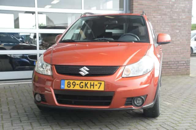 Suzuki SX4 (2008) thumbnail 2