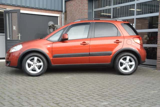Suzuki SX4 (2008) thumbnail 3