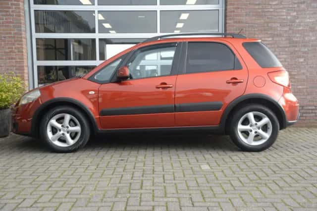 Suzuki SX4 (2008) thumbnail 4