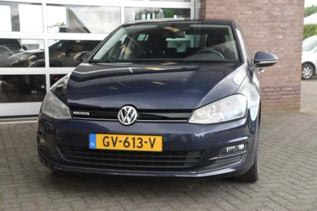 Volkswagen Golf (2015) thumbnail 2