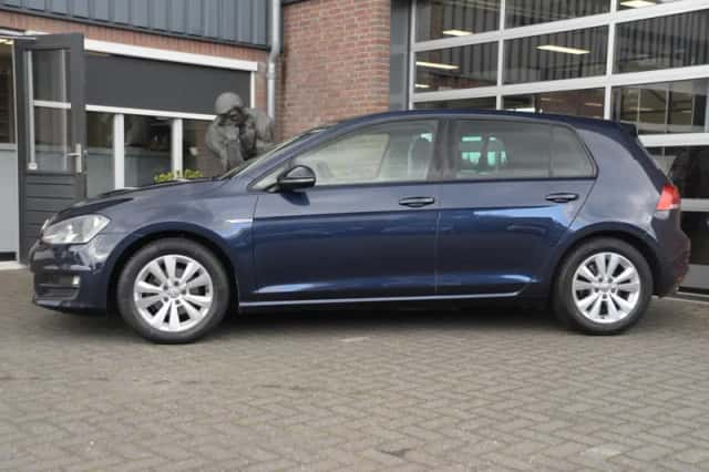 Volkswagen Golf (2015) thumbnail 3