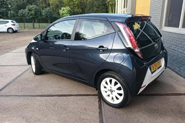 Toyota Aygo (2015) thumbnail 4