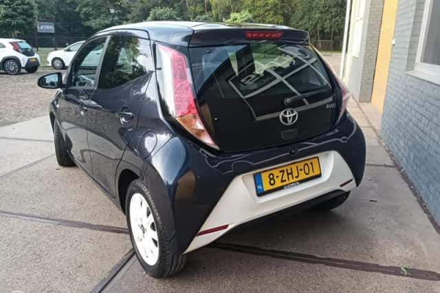 Toyota Aygo (2015) thumbnail 5